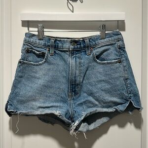 Abercrombie high rise mom short